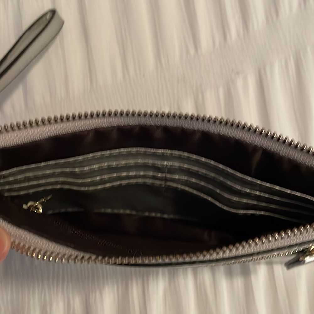 Metallic silver wristlet - Picture 6 of 9